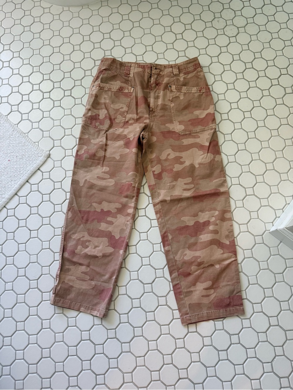 Sundance Pink Camo Utility Capris